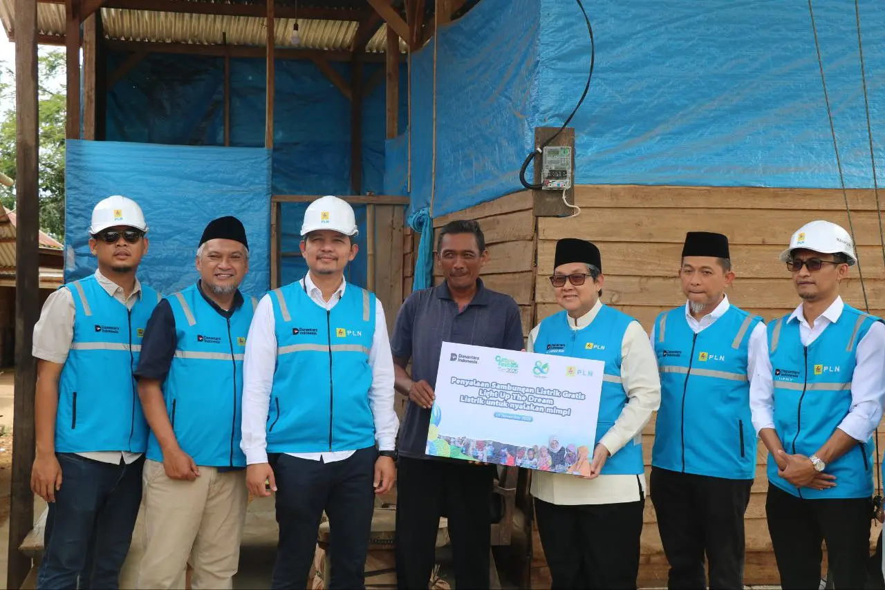 PLN Nyalakan Harapan 10 Keluarga Pra-Sejahtera di Konawe Lewat Program Light Up The Dream