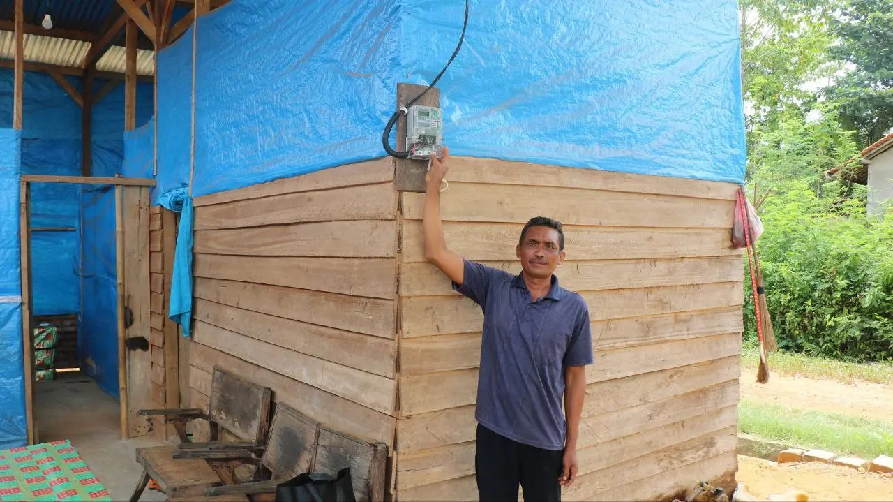 PLN Nyalakan Harapan 10 Keluarga Pra-Sejahtera di Konawe Lewat Program Light Up The Dream