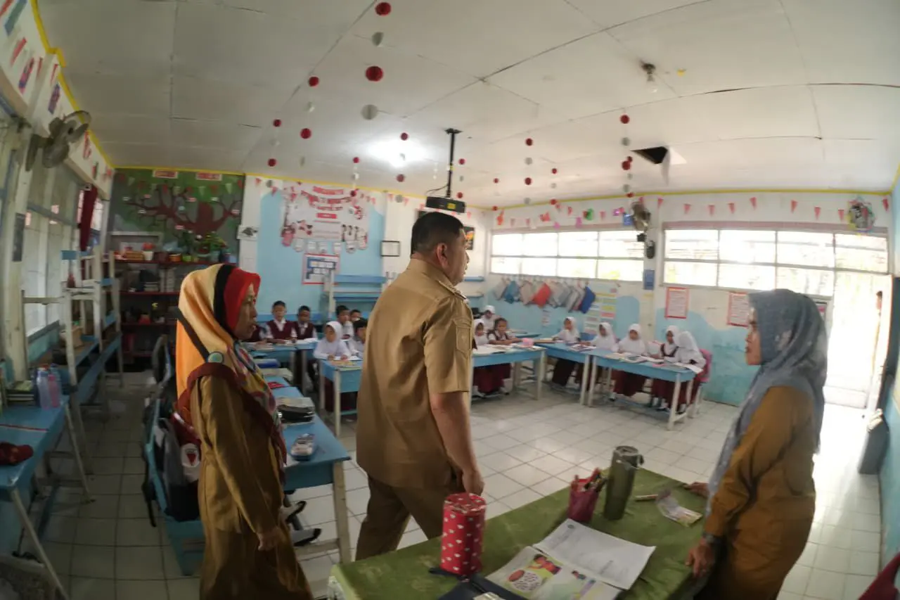 Sidak Bernuansa Nostalgia, Munafri Kembali ke SD Inpres IKIP Tempat Ia Mengawali Pendidikan