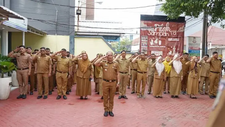 Pimpin Apel Pagi, Sekcam Ujung Pandang Ingatkan Netralitas Aparatur dalam Pemilihan RT/RW