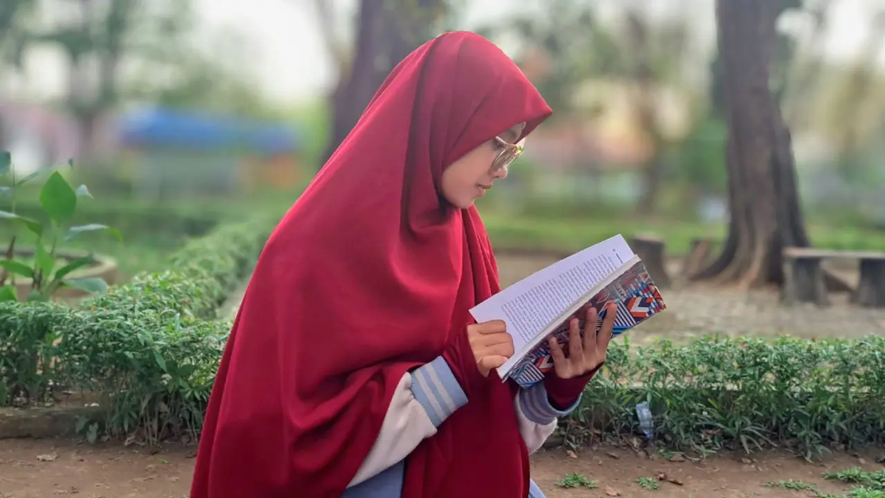 Arisa Umrahyani, B.Ed. (Aktivis Muslimah)