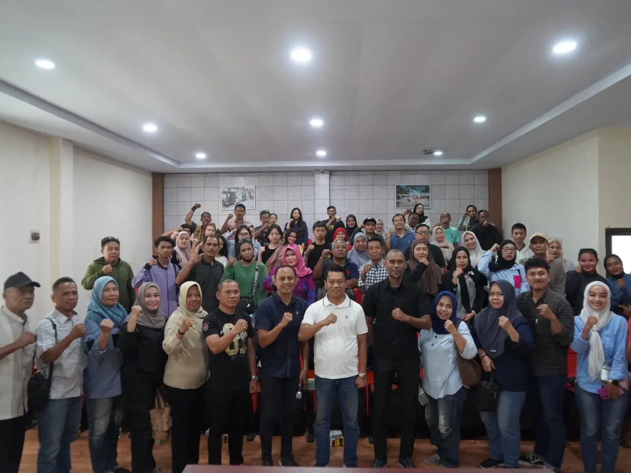 Kecamatan Ujung Pandang Gelar Bimtek Petugas TPS untuk Sukseskan Pemilihan RT/RW 2025