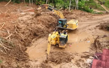 Akses Masih Terputus, BNPB Kirim Bantuan Udara ke Daerah Terisolir di Sumbar 4 Akses Masih Terputus, BNPB Kirim Bantuan Udara ke Daerah Terisolir di Sumbar