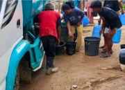 Gubernur Sulsel Salurkan Tiga Truk Air Bersih untuk Korban Banjir Aceh Tamiang