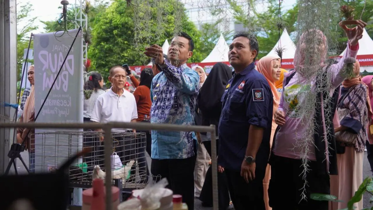 Camat Ujung Pandang Tunjukkan Dukungan Nyata di Festival Daur Bumi 2025