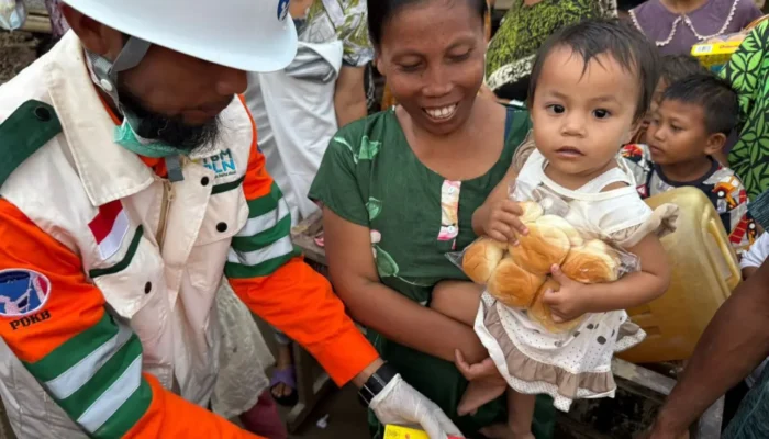 YBM PLN UID Sulselrabar Salurkan Bantuan Kemanusiaan untuk Warga Terdampak Banjir Bandang Aceh Utara