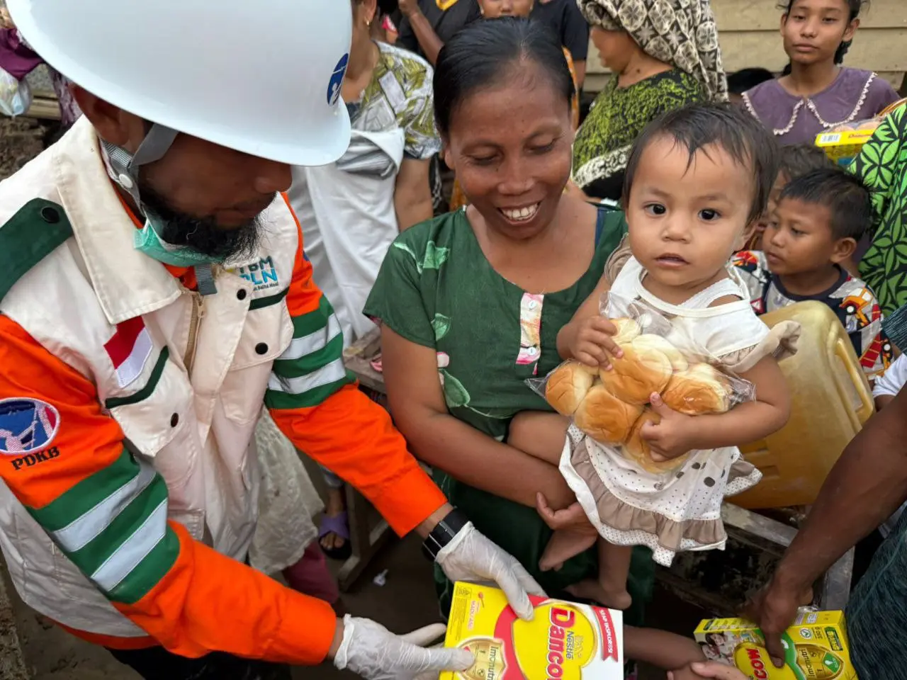 YBM PLN UID Sulselrabar Salurkan Bantuan Kemanusiaan untuk Warga Terdampak Banjir Bandang Aceh Utara