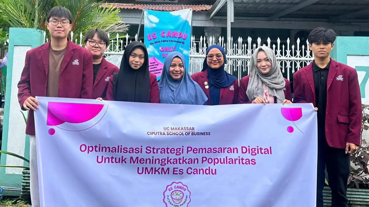 UC Makassar Libatkan Mahasiswa Dukung Pemasaran Digital UMKM Es Candu