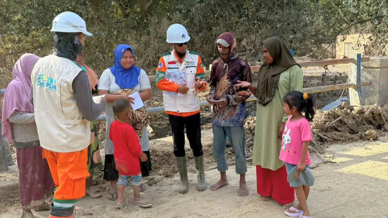 Hadapi Cuaca Ekstrem, Tim PDKB PLN Sulselrabar Percepat Normalisasi Listrik di Aceh 2 Hadapi Cuaca Ekstrem, Tim PDKB PLN Sulselrabar Percepat Normalisasi Listrik di Aceh