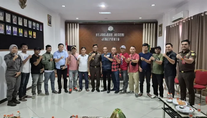 Kajari Jeneponto yang Baru Jalin Silaturahmi dengan Wartawan