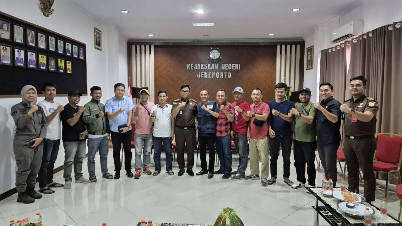 Kajari Jeneponto yang Baru Jalin Silaturahmi dengan Wartawan