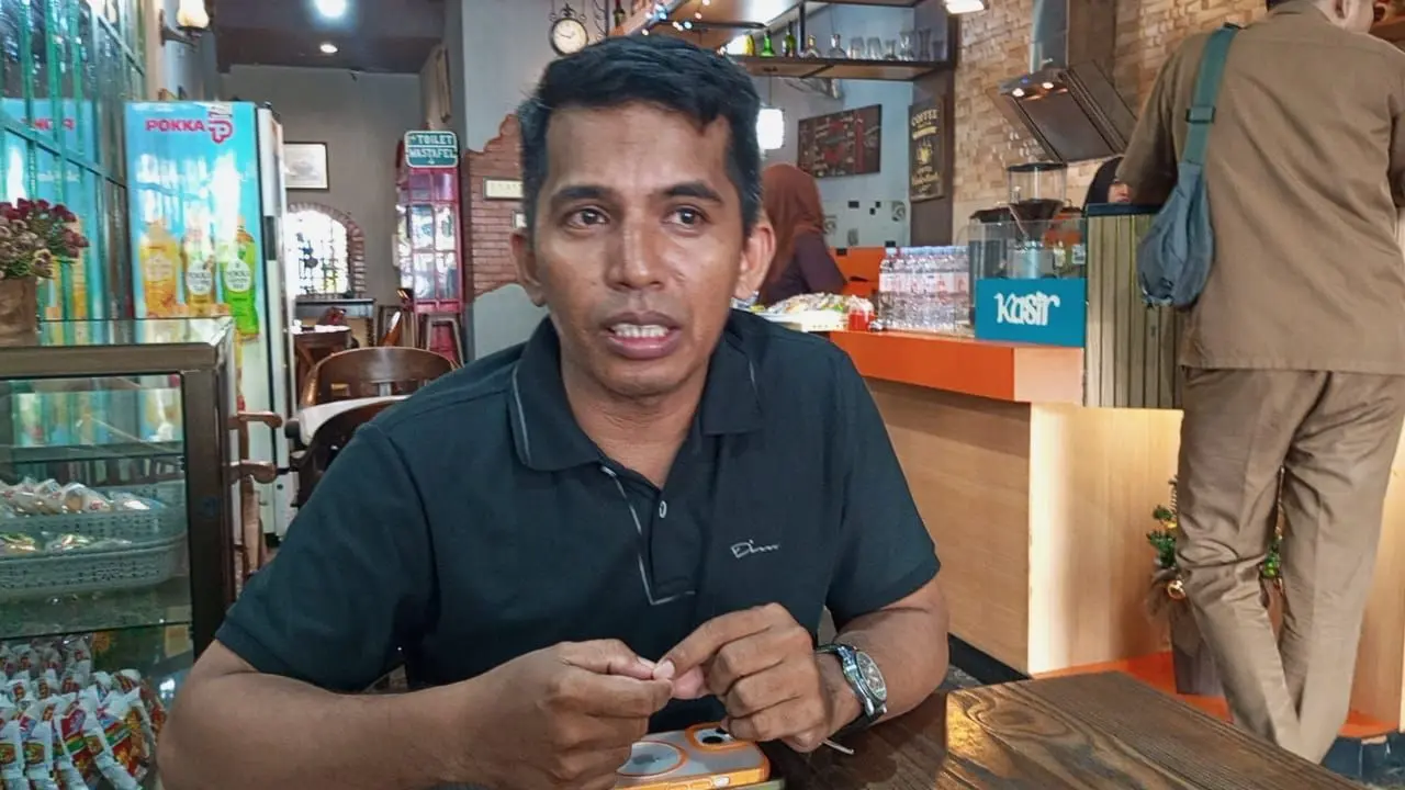 Sekertaris Elang Timur Indonesia, Ahmad Rusli saat wawancara langsung dengan mediasulsel.com