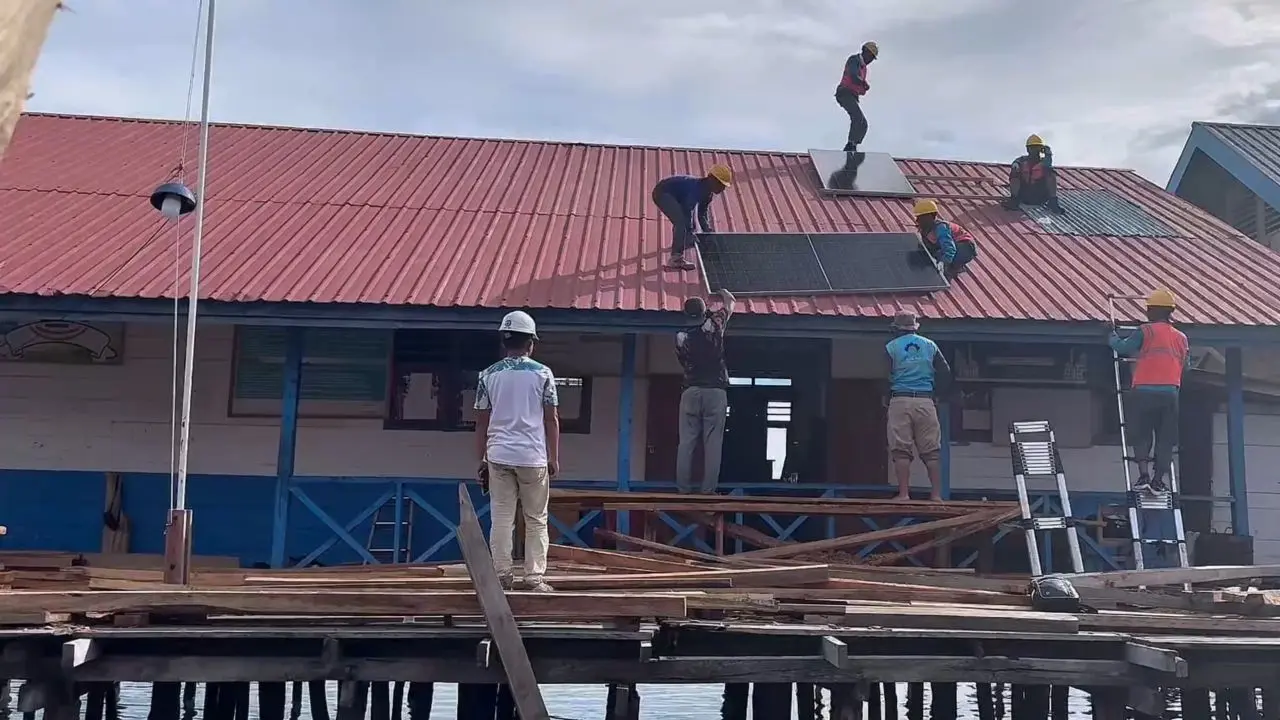 PLN Hadirkan Listrik di 12 Pulau Terpencil Muna dan Muna Barat, 18 Sekolah Kini Nikmati Energi Surya