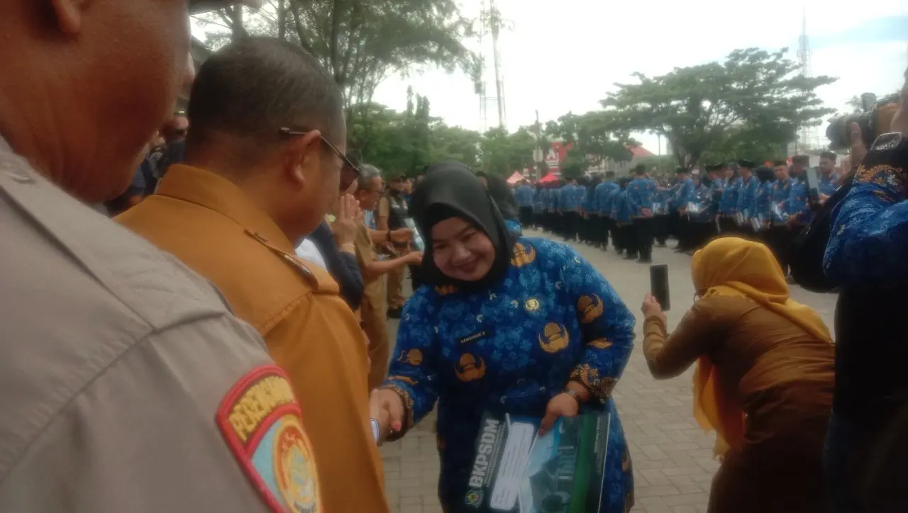 Antusiasme 6.139 PPPK Paruh Waktu Padati Lapangan Pastur Hadiri Penerimaan SK, Begini Pesan Bupati Jeneponto 