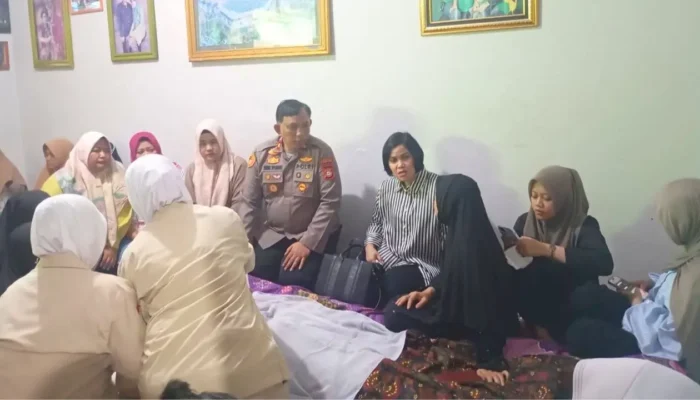 Kapolsek Manggala dan Bhayangkari Melayat ke Rumah Duka Keluarga Aiptu Arham