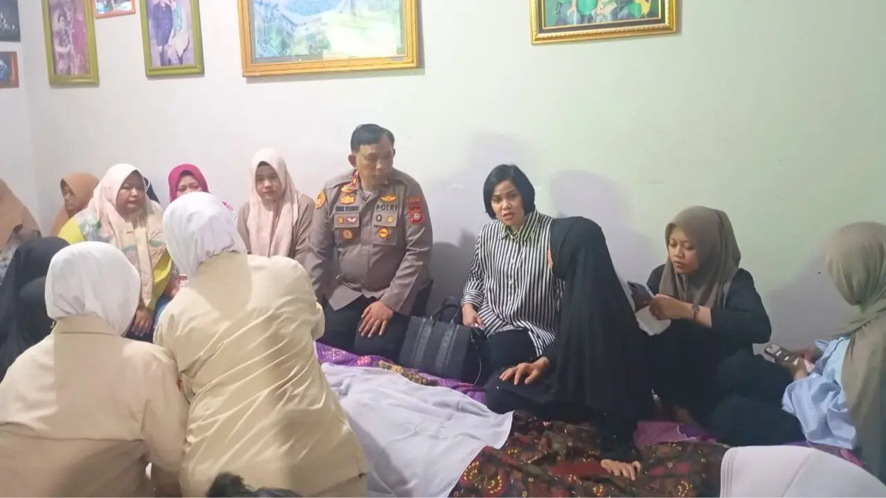 Kapolsek Manggala dan Bhayangkari Melayat ke Rumah Duka Keluarga Aiptu Arham