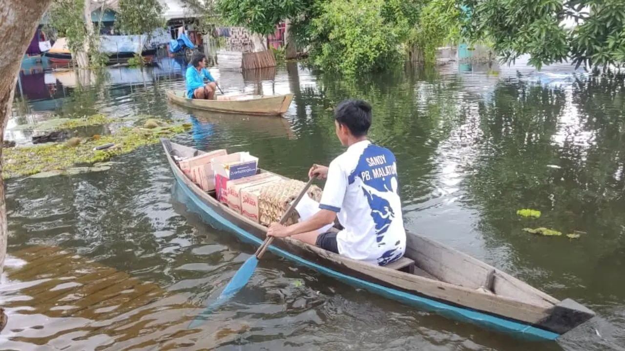 Rumah BUMN Pertamina Salurkan Bantuan bagi Warga Terdampak Banjir di Kalsel