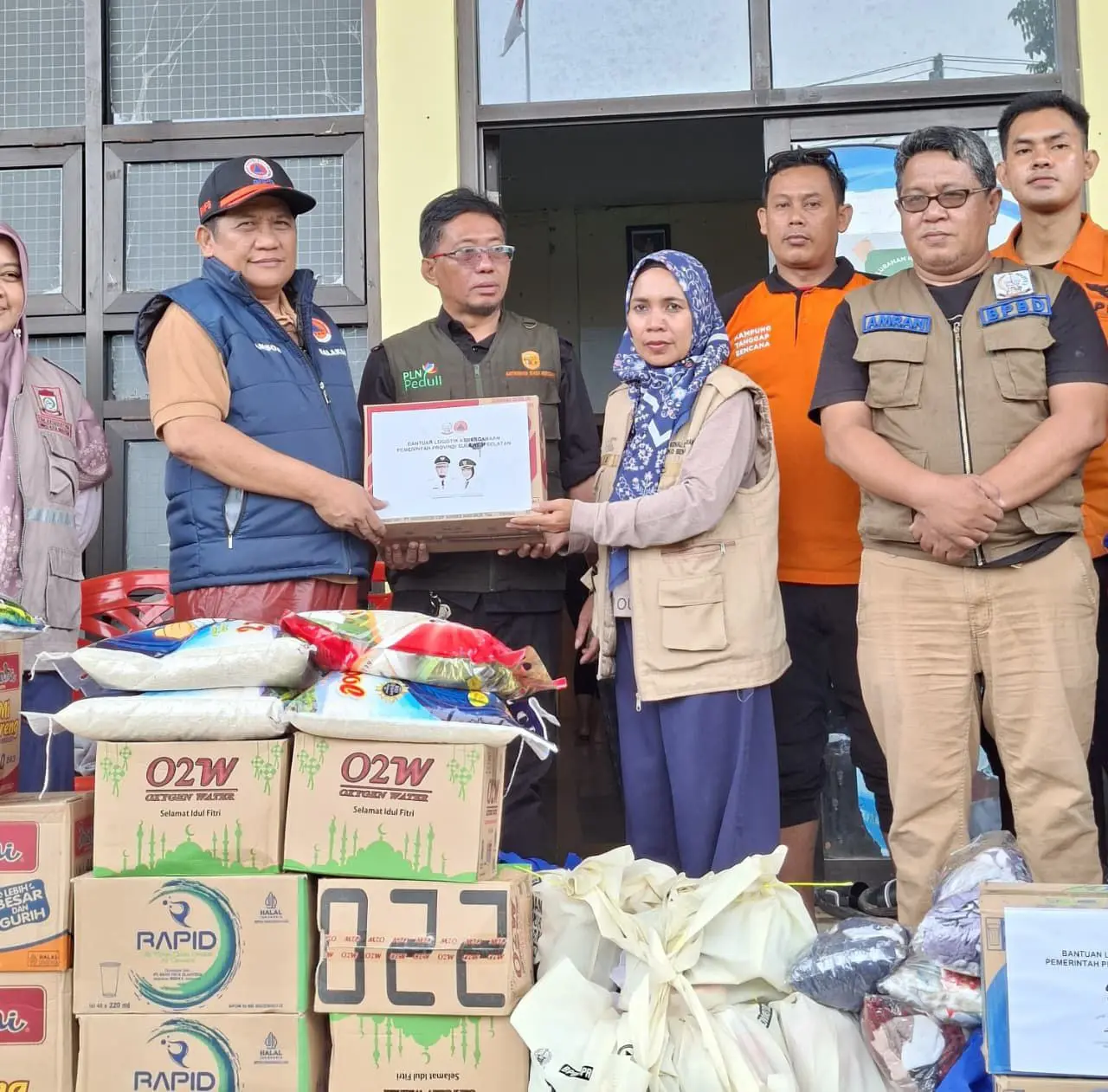 BPBD Sulsel Salurkan Bantuan Gubernur ke Pengungsi Banjir Katimbang