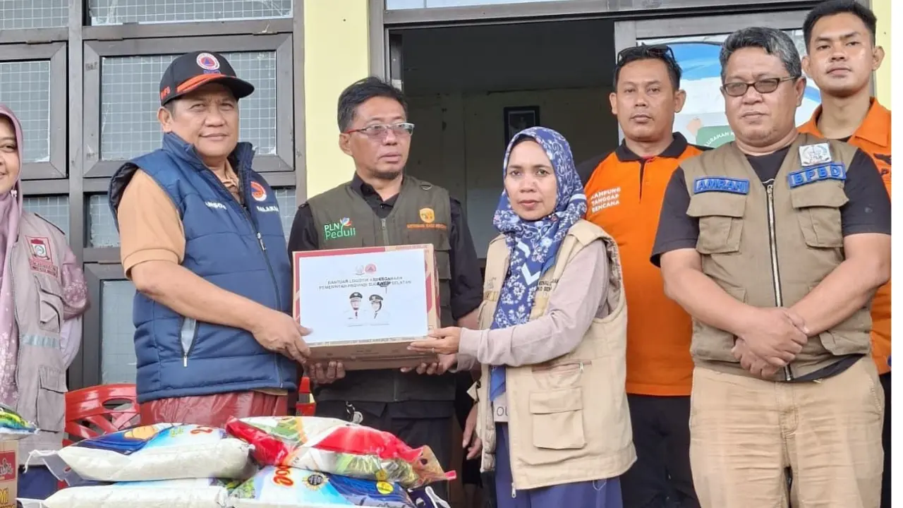BPBD Sulsel Salurkan Bantuan Gubernur ke Pengungsi Banjir Katimbang