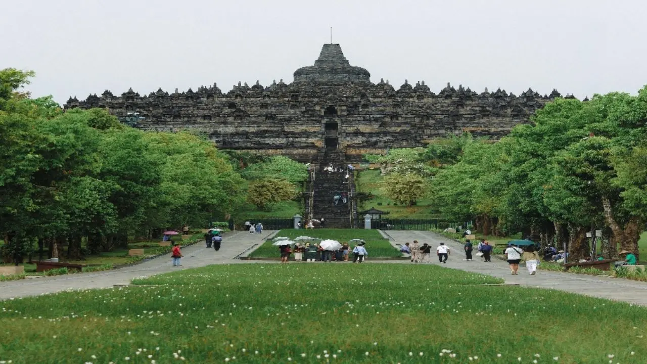 Pembatasan Kunjungan Candi Borobudur: Pilihan Tidak Populer yang Justru Menyelamatkan