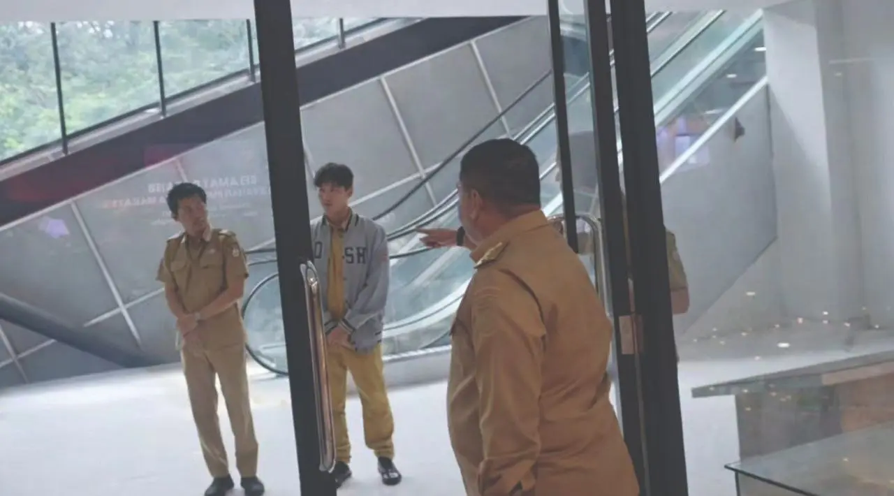 Sidak MPP, Munafri Arifuddin Tegur Pegawai Santai Saat Warga Antre Layanan