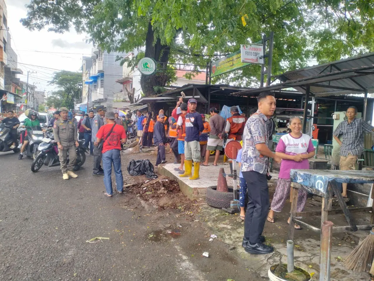 Kecamatan Ujung Pandang Tertibkan PK5 di Sawerigading Secara Humanis