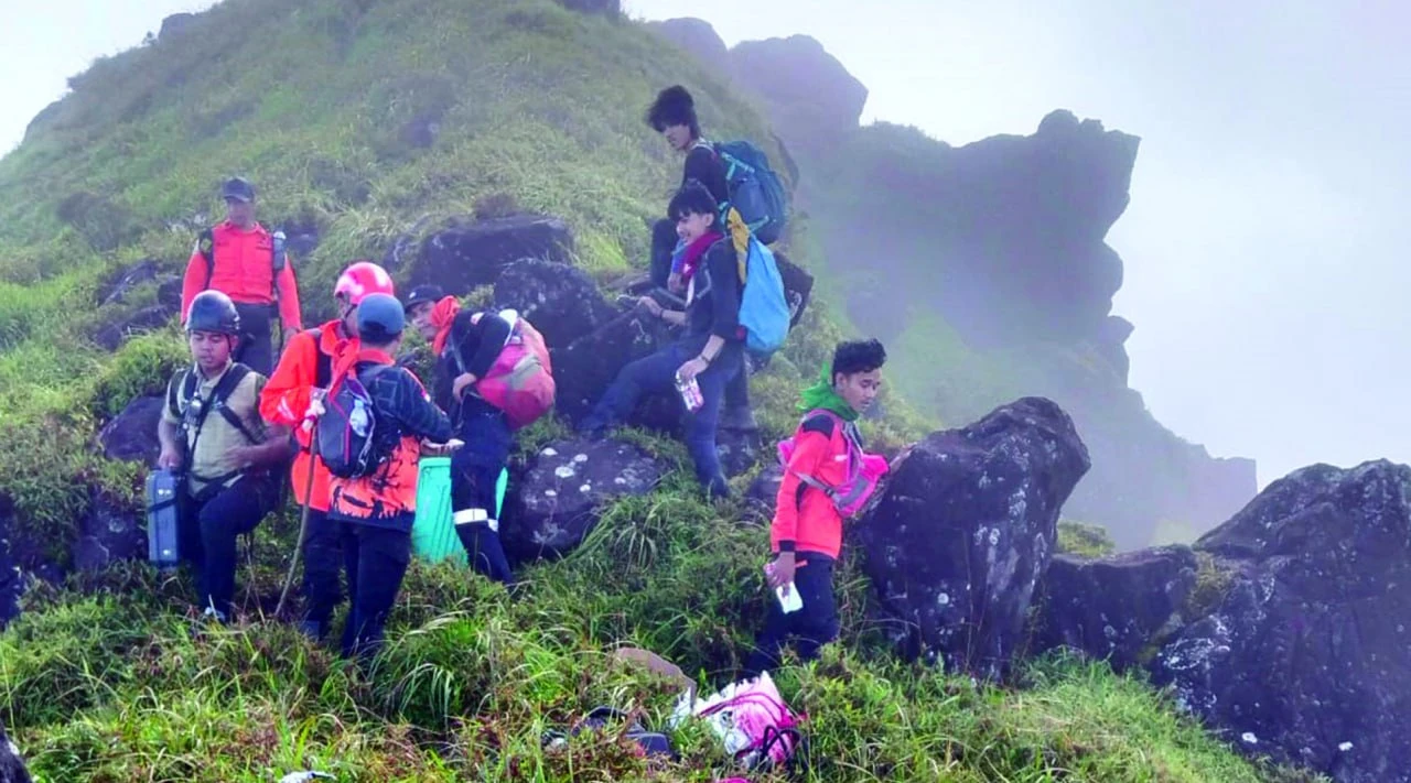 Bupati Pangkep Tinjau Posko Evakuasi Pesawat ATR 42-500 di Tompo Bulu
