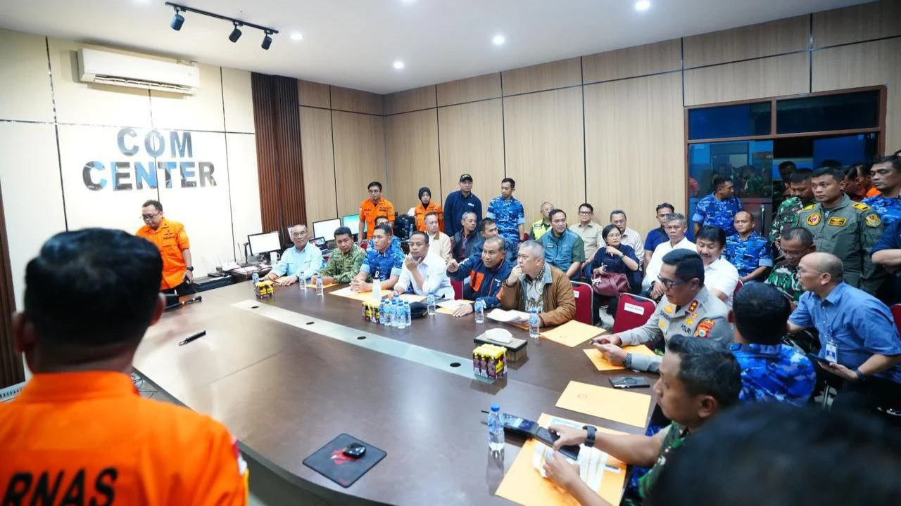 Gubernur Sulsel dan Menhub Evaluasi Pencarian Korban Pesawat ATR 42-500 di Makassar