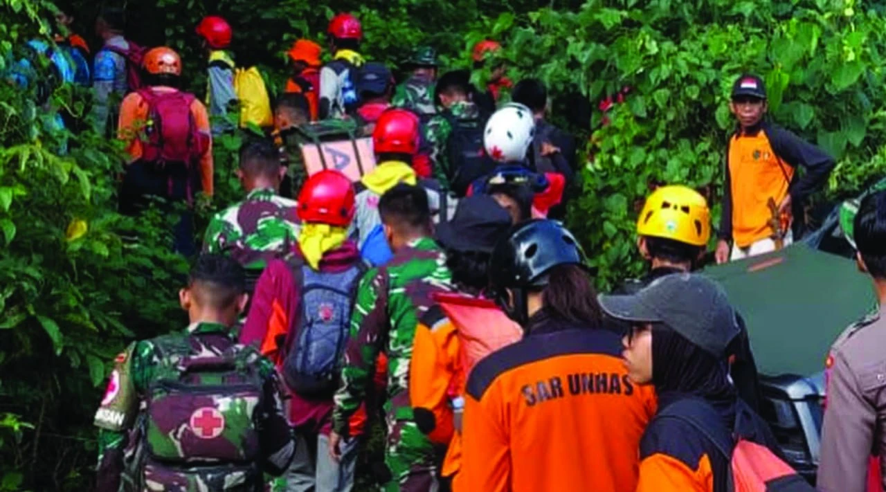 Korban Kedua Pesawat ATR 42-500 Ditemukan di Gunung Bulusaraung, Evakuasi Masih Berlangsung