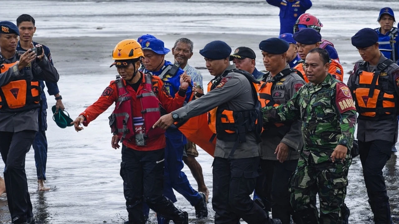 BPBD Makassar Temukan Korban Bocah Tenggelam di Pantai Barombong