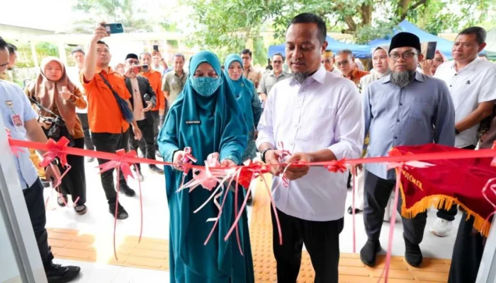 Gubernur Sulsel Didampingi Ketua TP PKK Resmikan Aula Sipakatau dan Ruang Kelas Baru SLB Negeri 2 Makassar