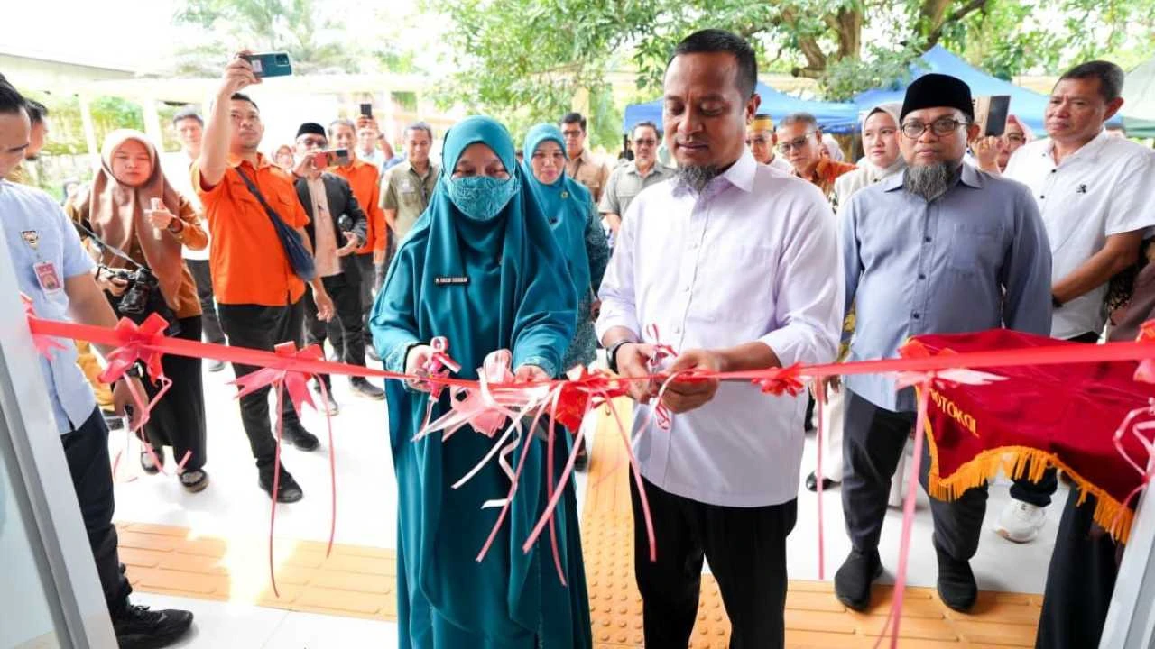 Gubernur Sulsel Didampingi Ketua TP PKK Resmikan Aula Sipakatau dan Ruang Kelas Baru SLB Negeri 2 Makassar