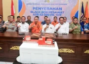 Gubernur Sulsel Saksikan Penyerahan Black Box Pesawat ATR 42-500 di Basarnas Makassar