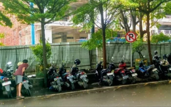 Jukir Resmi Beroperasi di Zona Larangan Parkir Belakang MP, Dishub Makassar: Aturan Dilanggar