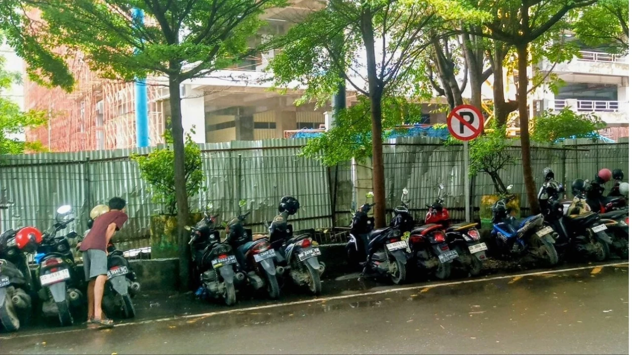 Jukir Resmi Beroperasi di Zona Larangan Parkir Belakang MP, Dishub Makassar: Aturan Dilanggar