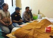 Bhabinkamtibmas Bitowa Melayat Warga Meninggal, Wujud Empati Polsek Manggala untuk Masyarakat