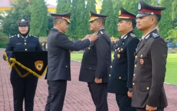 Wakapolda Sulsel Pimpin Penganugerahan Satyalancana Pengabdian, Ratusan Personel Terima Tanda Kehormatan