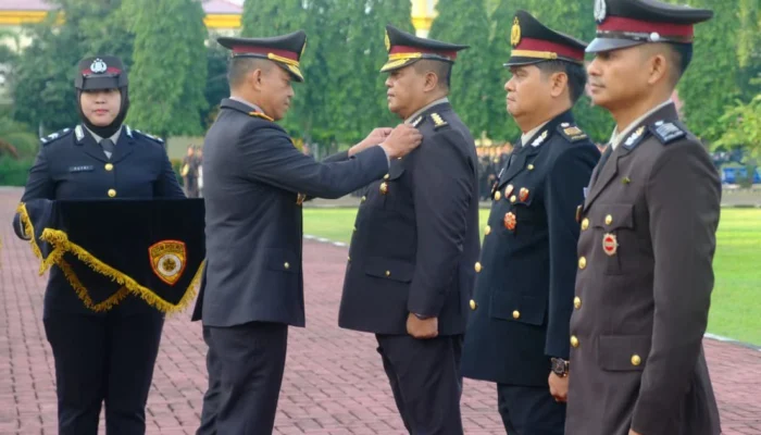 Wakapolda Sulsel Pimpin Penganugerahan Satyalancana Pengabdian, Ratusan Personel Terima Tanda Kehormatan