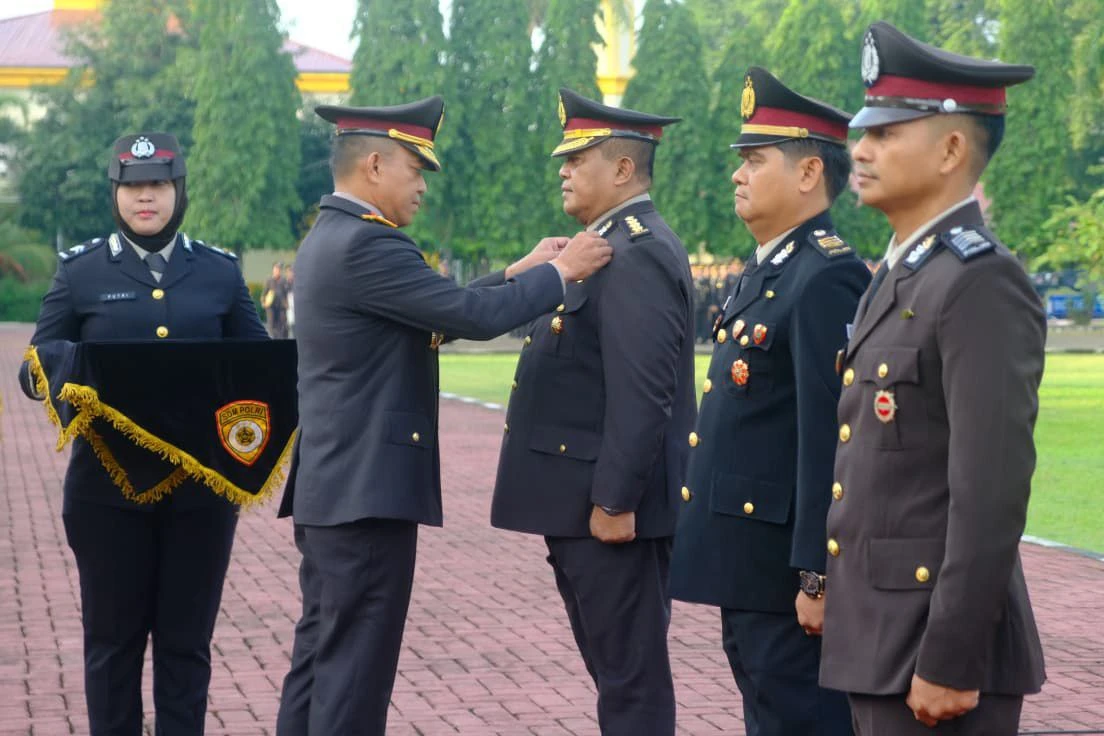 Wakapolda Sulsel Pimpin Penganugerahan Satyalancana Pengabdian, Ratusan Personel Terima Tanda Kehormatan