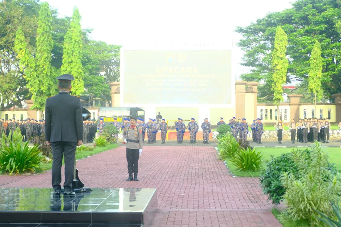 Wakapolda Sulsel Pimpin Penganugerahan Satyalancana Pengabdian, Ratusan Personel Terima Tanda Kehormatan