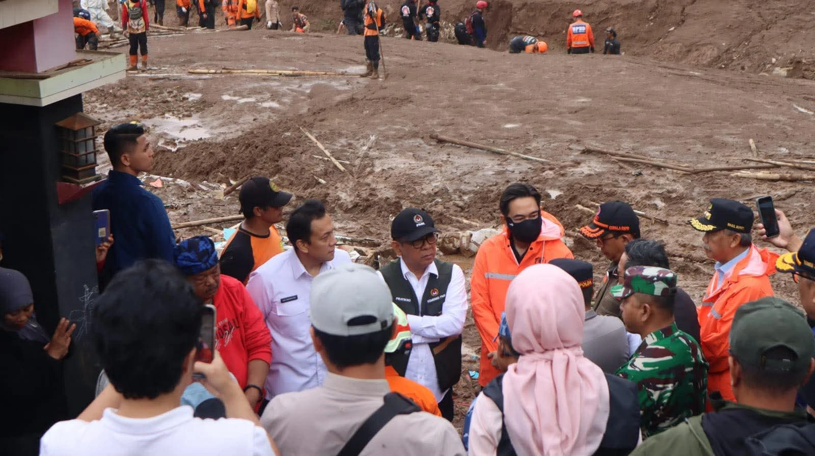 Longsor Pasir Langu Bandung Barat, 25 Korban Berhasil Diangkat dari Timbunan