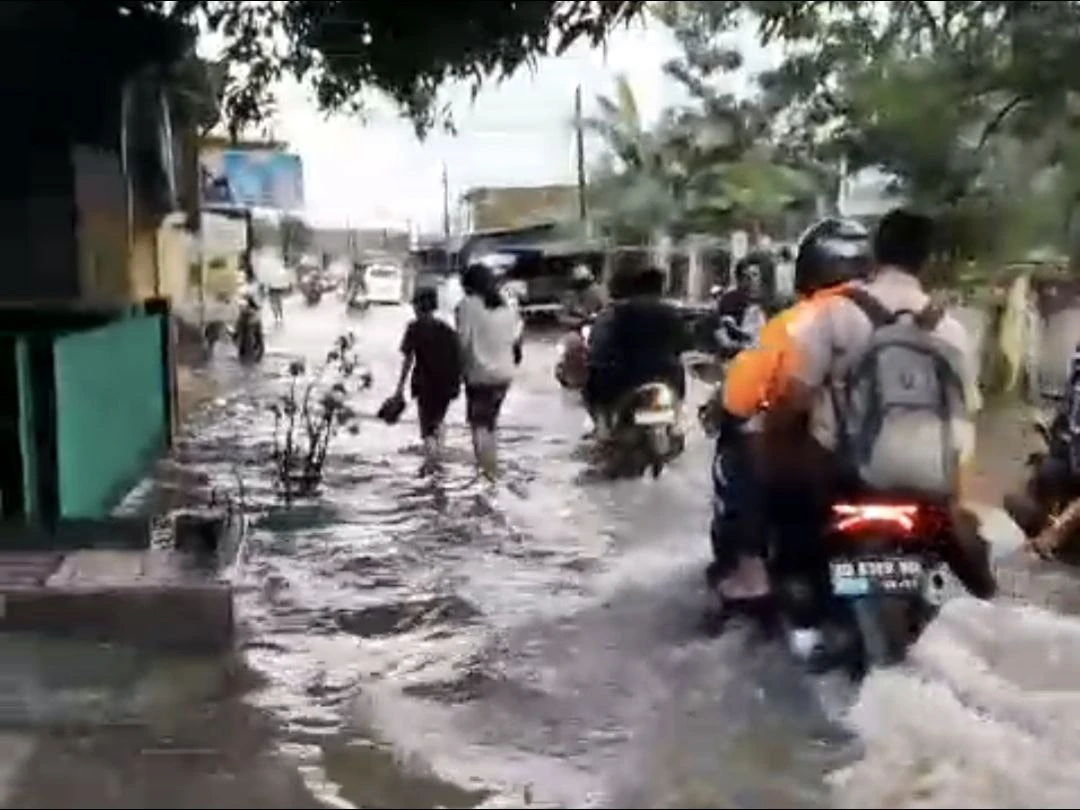 Warga Kenanga–Mawar Sungguminasa Keluhkan Banjir 3 Dekade, Harap Perhatian Bupati Gowa