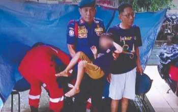 Tim Rescue Damkarmat Makassar Evakuasi Bocah 6 Tahun Terjepit Teralis Got