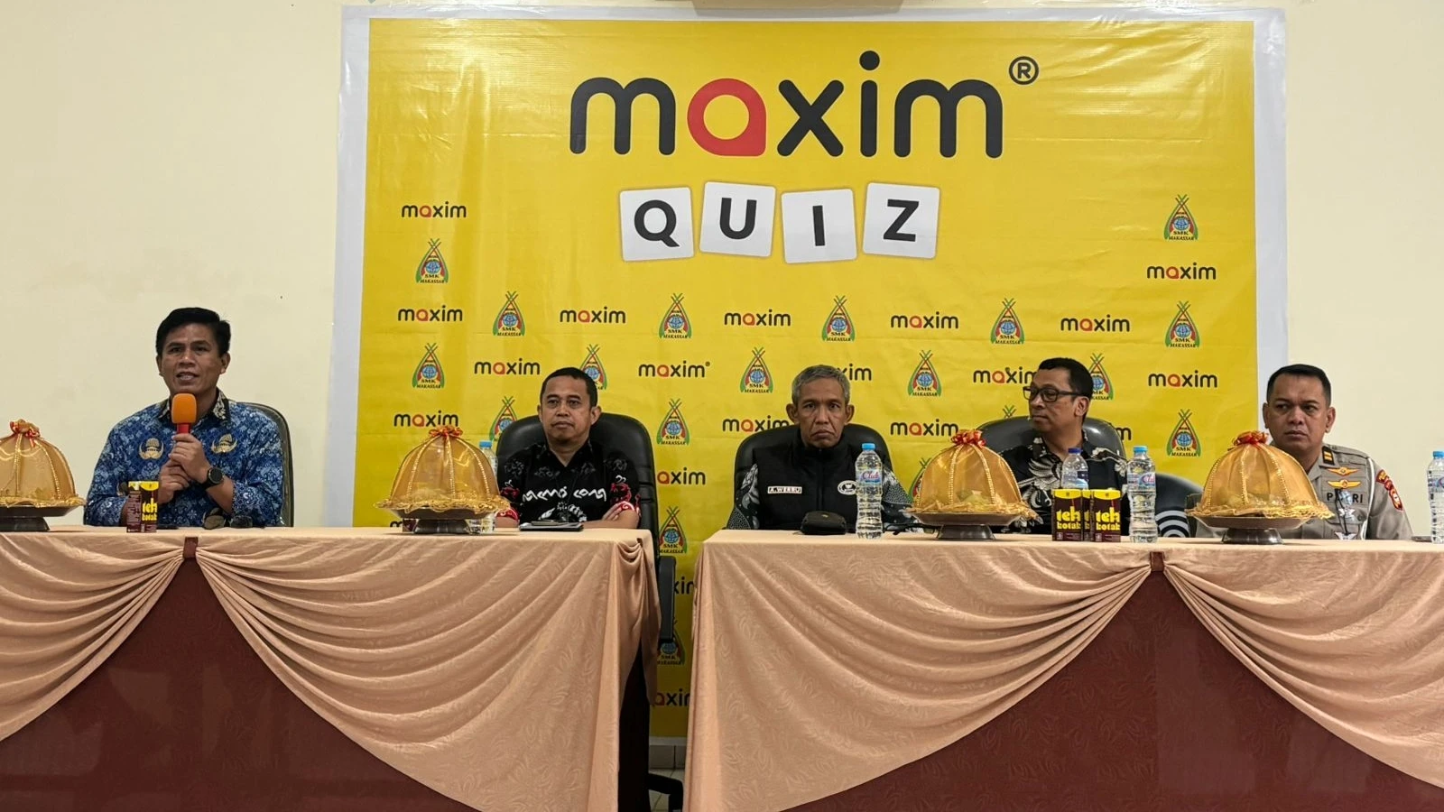Ratusan Siswa SMK Ikut Maxim Quiz di Makassar, Adu Cerdas Cermat Bahasa Inggris 2 Ratusan Siswa SMK Ikut Maxim Quiz di Makassar, Adu Cerdas Cermat Bahasa Inggris