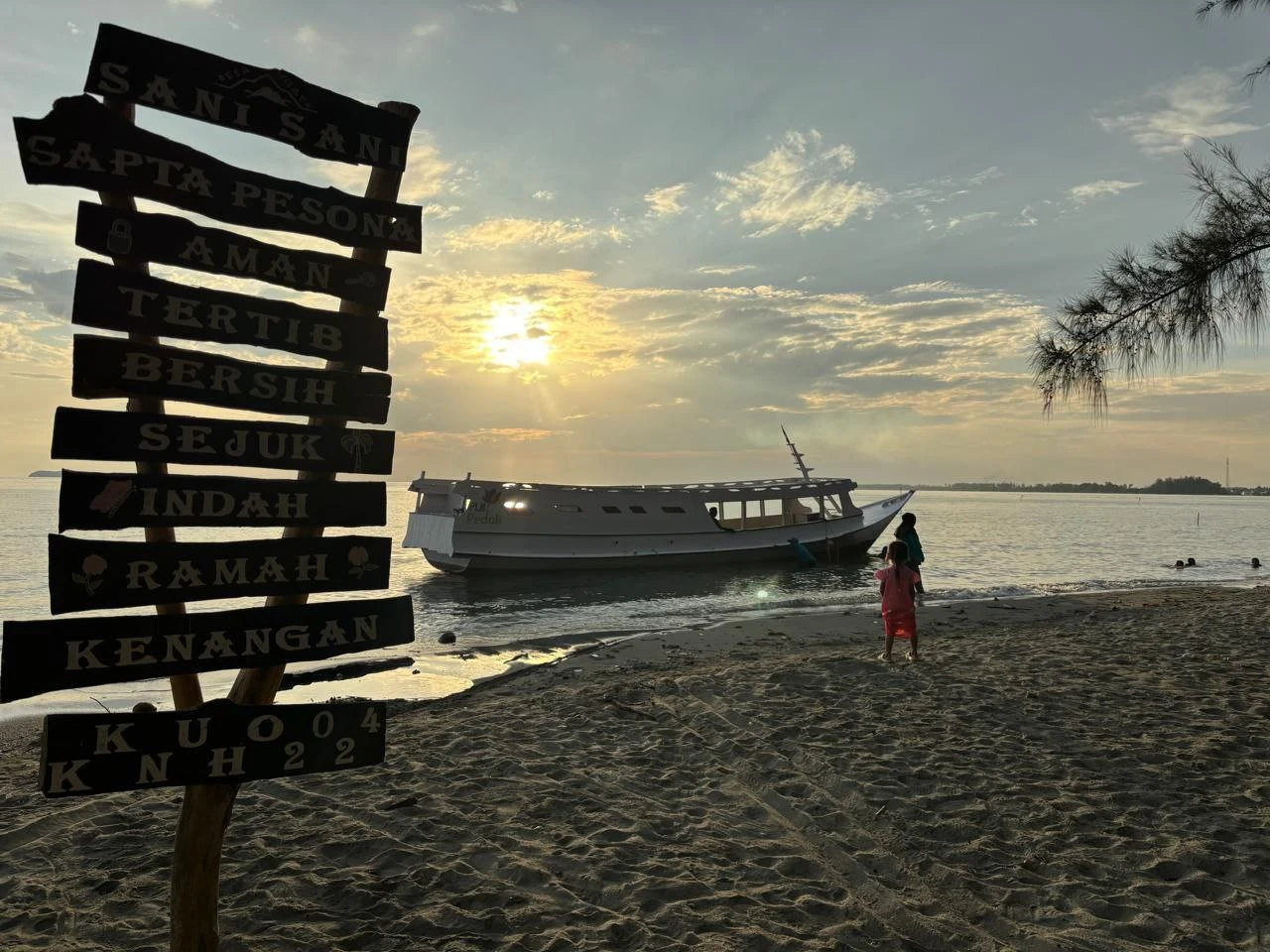 PLN Peduli Kembangkan Desa Wisata Sani-Sani Kolaka, Warga Dapat Bantuan Alat Diving hingga Kapal 3 PLN Peduli Kembangkan Desa Wisata Sani-Sani Kolaka, Warga Dapat Bantuan Alat Diving hingga Kapal