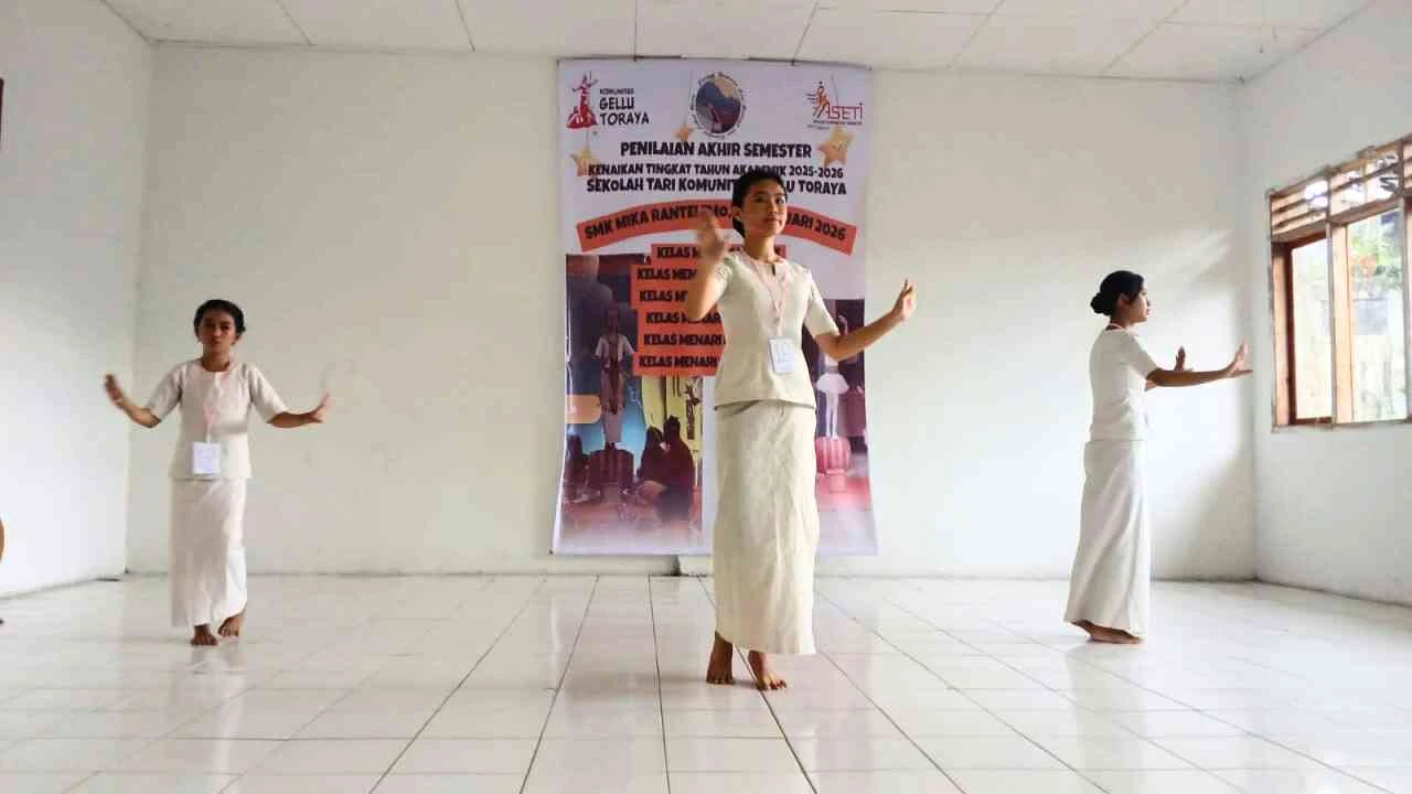 Komunitas Gellu Toraya Gelar Evaluasi Murid Sekolah Tari di Toraja