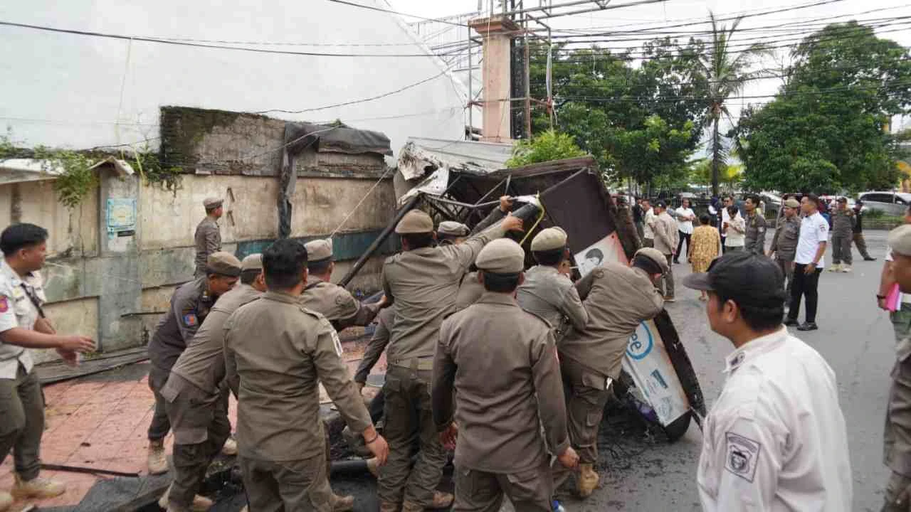 31 Lapak PKL Ditertibkan, Camat Ujung Pandang Turun Langsung ke Datu Museng