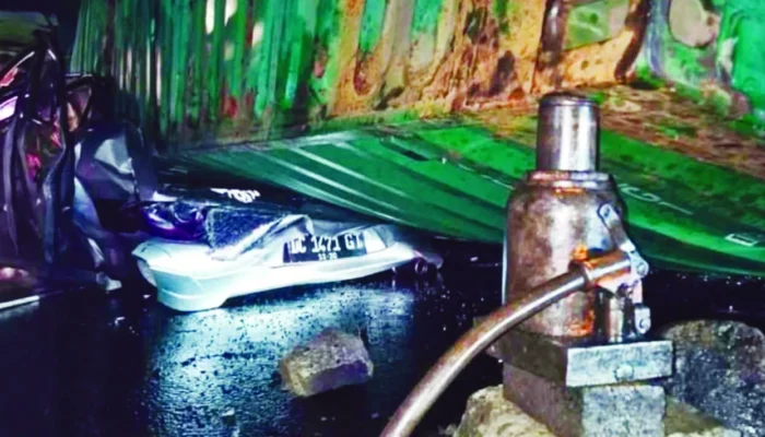 Truk Kontainer Timpa Honda Brio di Pangkep, Ayah Tewas Usai Selamatkan Istri dan Bayinya