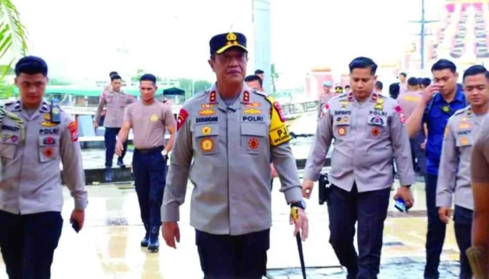 Instruksi Presiden Langsung Ditindak, Kapolda Sulsel Turun Tangan Bersihkan Pantai Losari