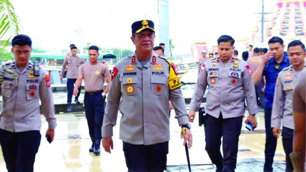 Instruksi Presiden Langsung Ditindak, Kapolda Sulsel Turun Tangan Bersihkan Pantai Losari